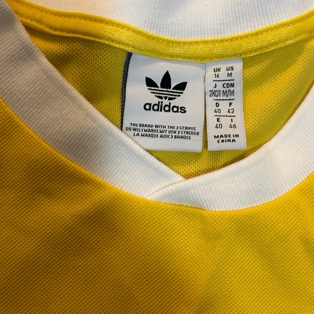 Adidas shirt size medium